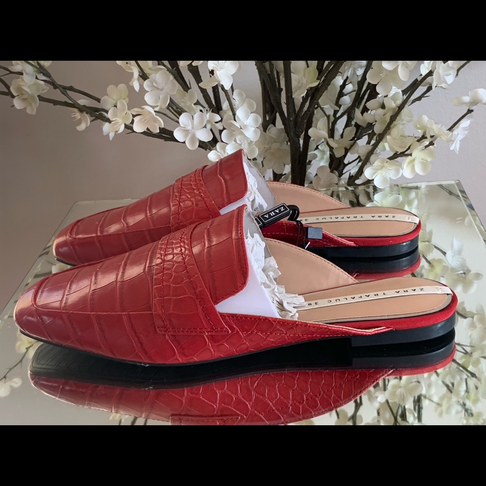 🔥🔥Brand New Zara Croc Stamp Slides in Red🔥🔥